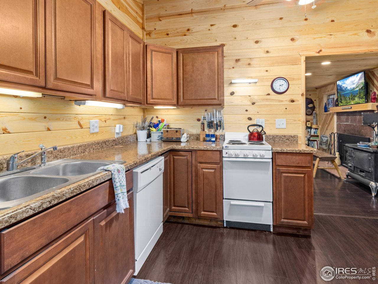 3154 Riverside Drive Lyons, CO 80540 - Photo 8 of 32 Kitchen