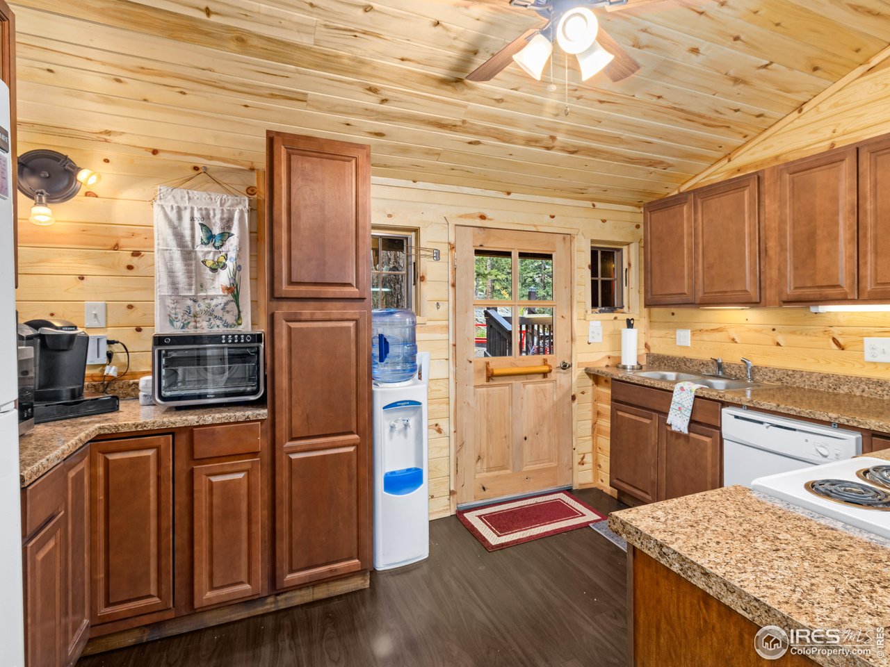 3154 Riverside Drive Lyons, CO 80540 - Photo 9 of 32 Kitchen