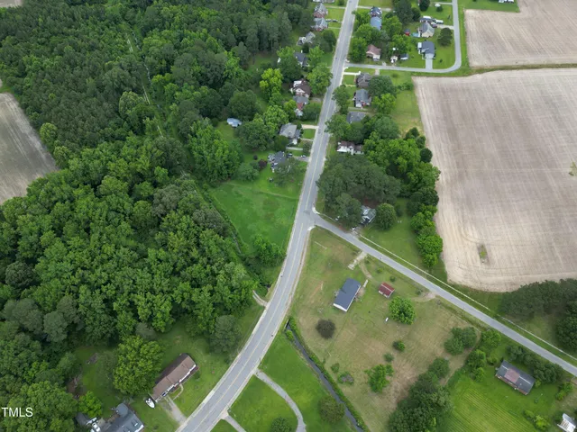a view of a yard with a street