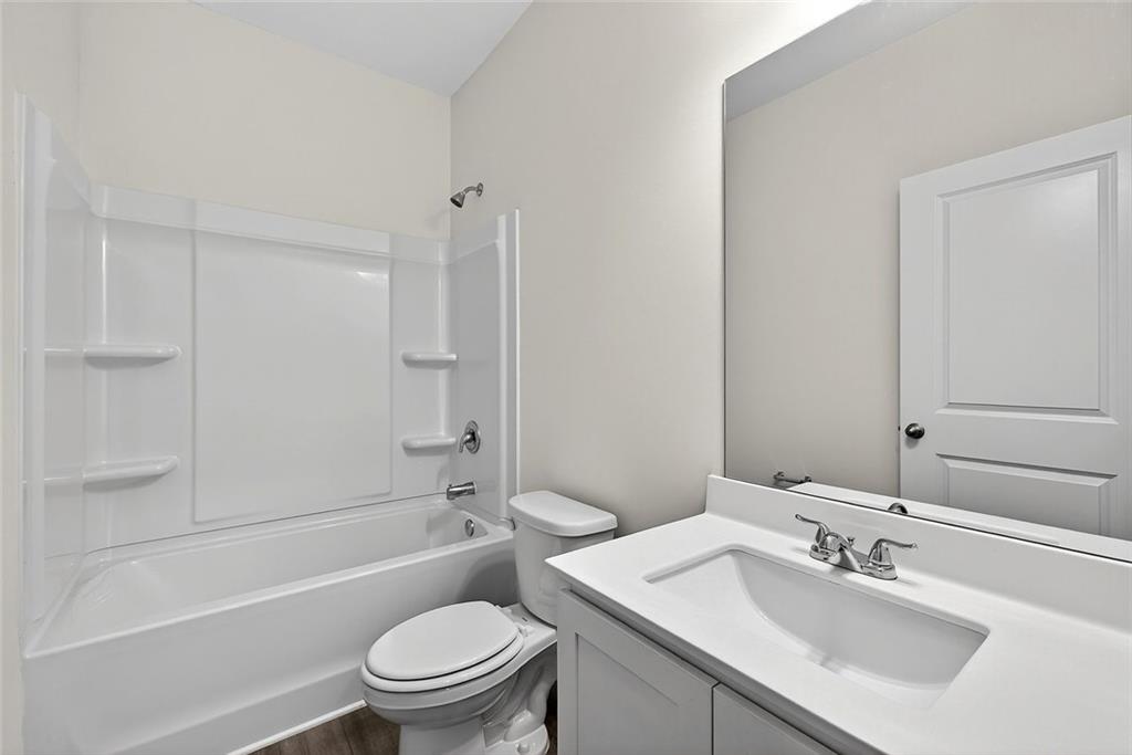 214 Georgian Way Locust Grove, GA 30248 - Photo 19 of 29 a bathroom with a sink toilet and a bathtub