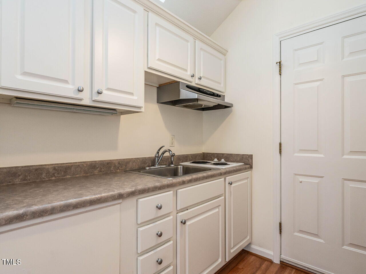 916 Belhaven Road Cary, NC 27513 - Photo 34 of 44 033-1280x960-apartment-kitchen