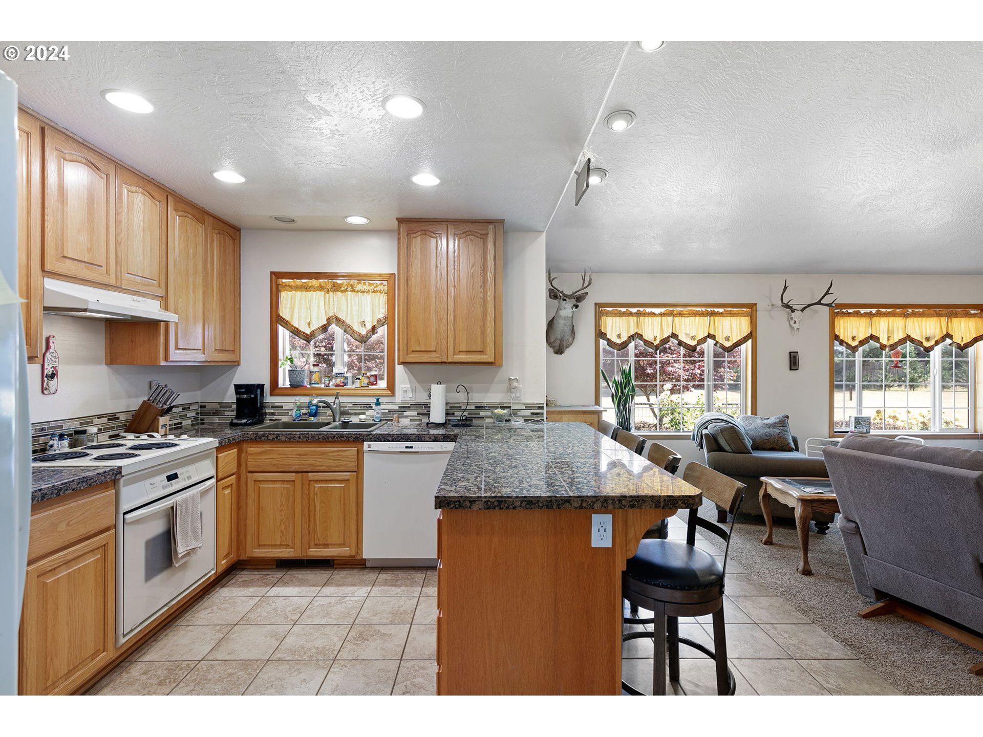 25428 Perkins Road Veneta, OR 97487 - Photo 10 of 42 Gallery Image 10