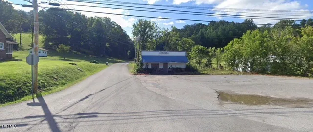 $40,000 | 2714 Dr Thomas Walker Road, Ewing, VA 24248