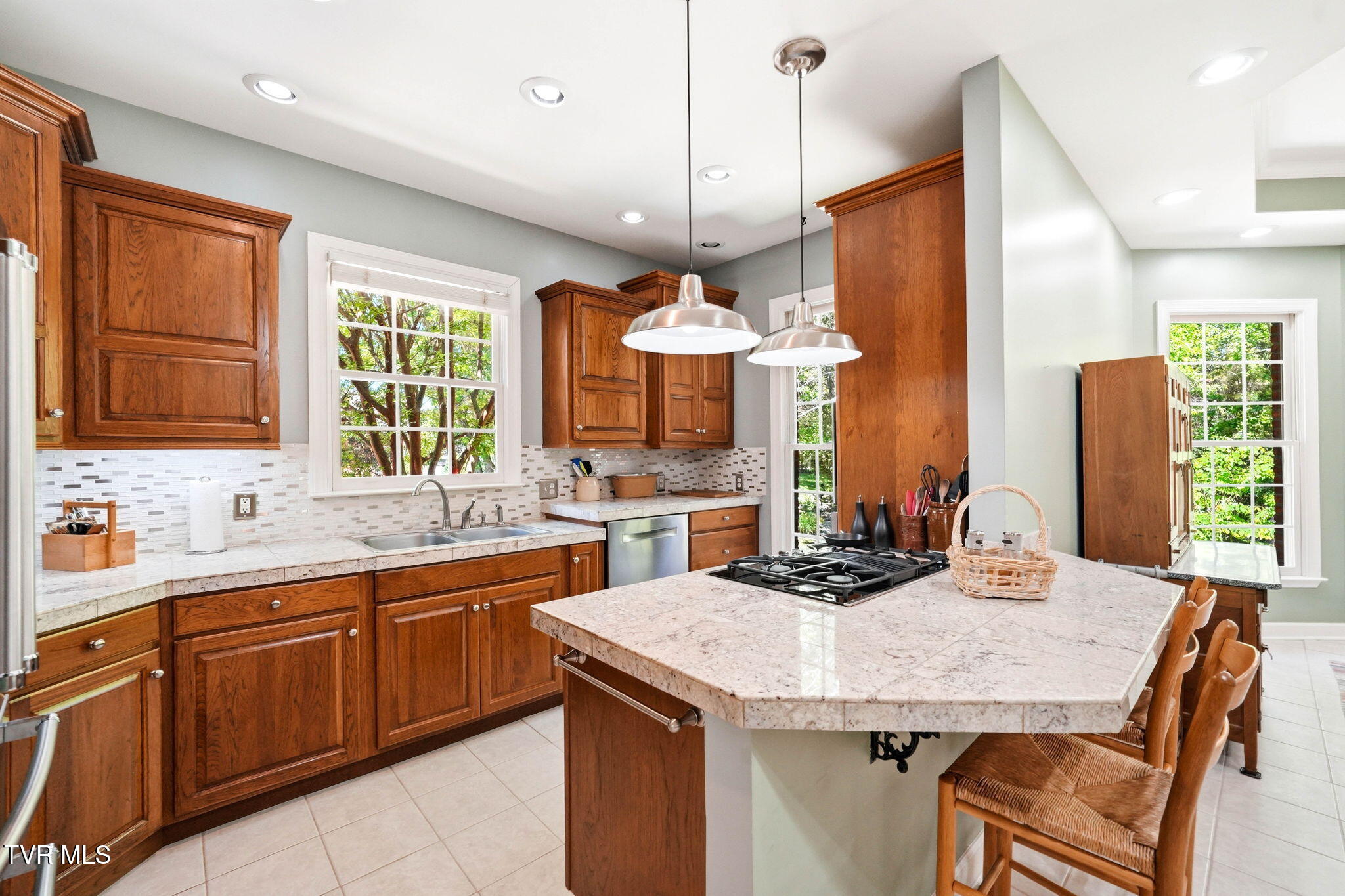 415 Ridge Point Court Bluff City, TN 37618 - Photo 18 of 52 13-web-or-mls-415 Ridge Pointe-16