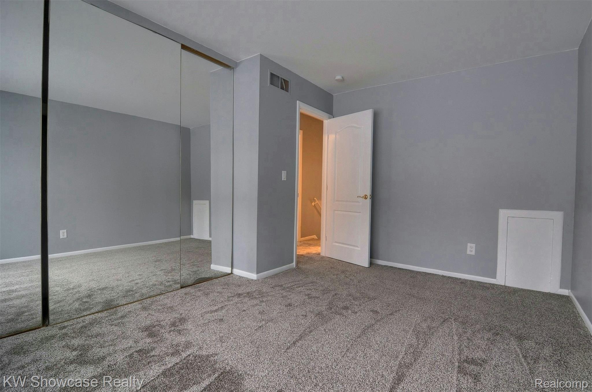 897 Lafayette Court Rochester, MI 48307 - Photo 26 of 34 25-2nd Bedroom 2nd View.jpg