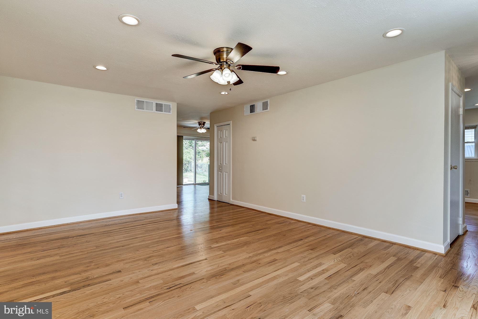 209 Suter Road Catonsville, MD 21228 - Photo 8 of 34 Living Room