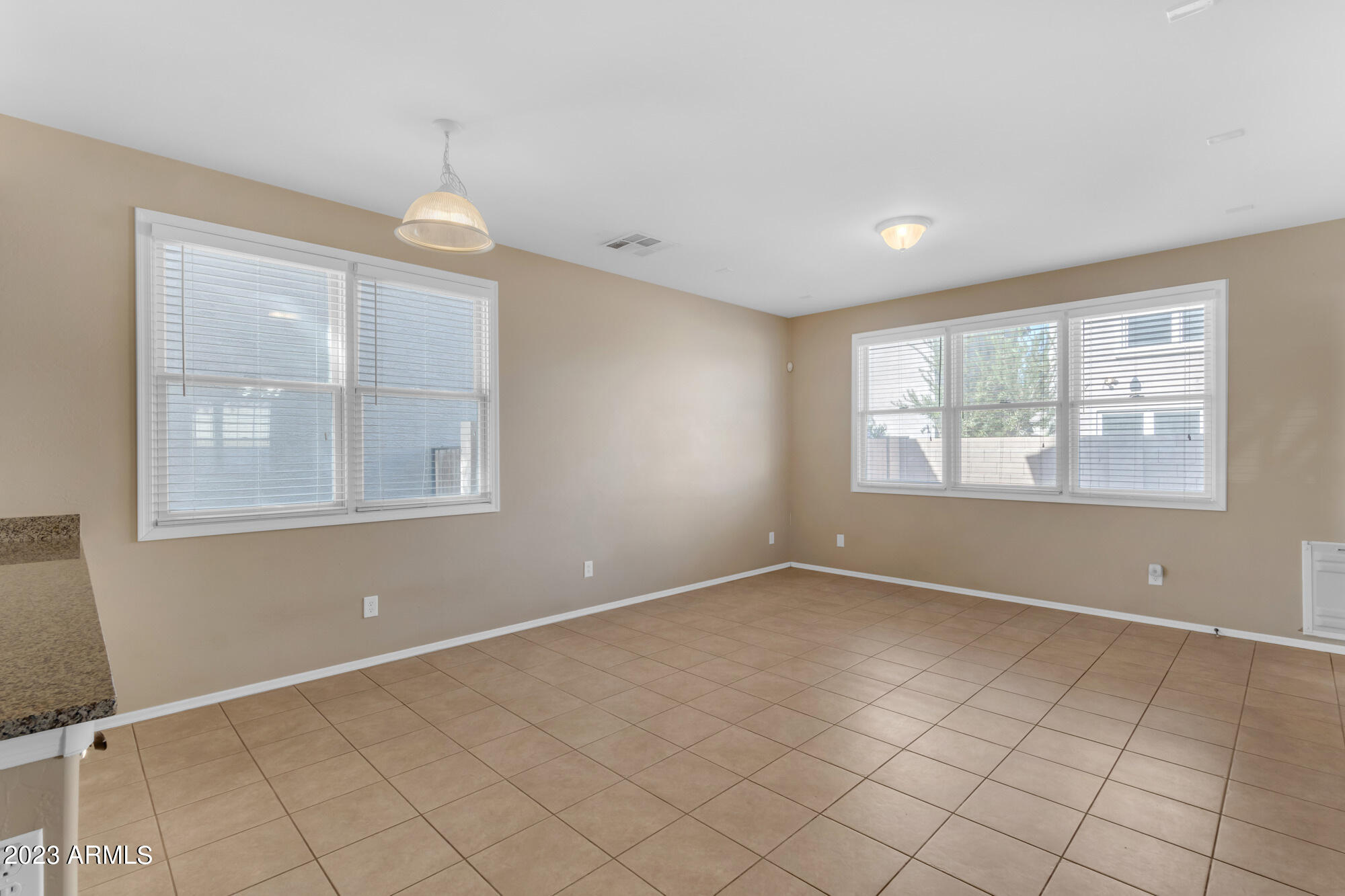 2350 East Pecan Road Phoenix, AZ 85040 - Photo 7 of 36 090_JillLee_pecan_2350 E Pecan Rd