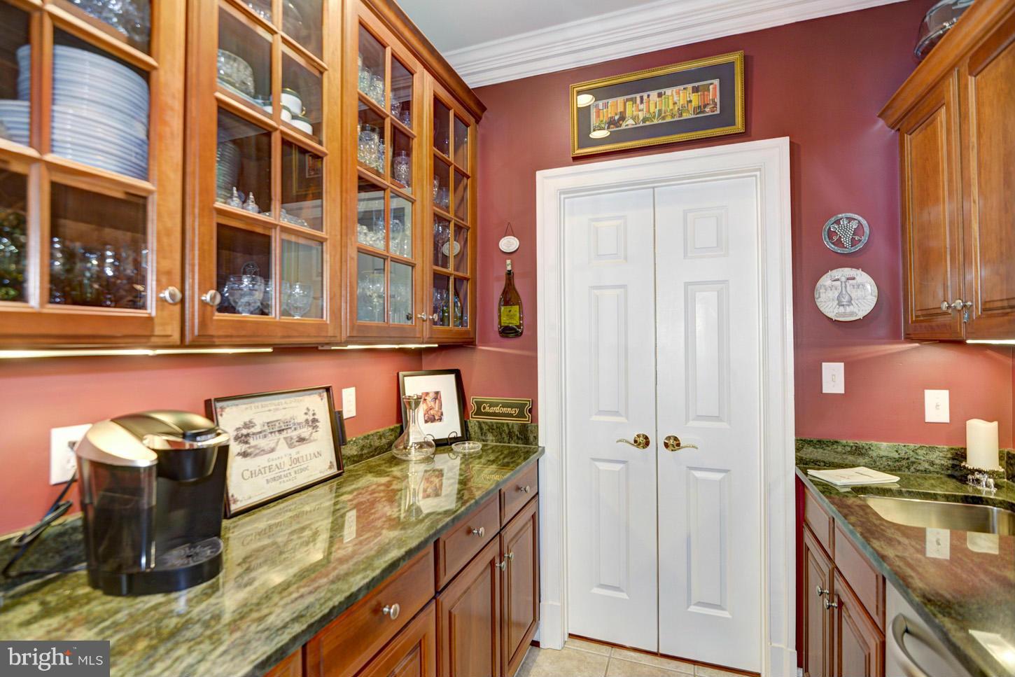 1925 South Arlington Ridge Road Arlington, VA 22202 - Photo 9 of 30 Butler's pantry with beverage station and icemaker