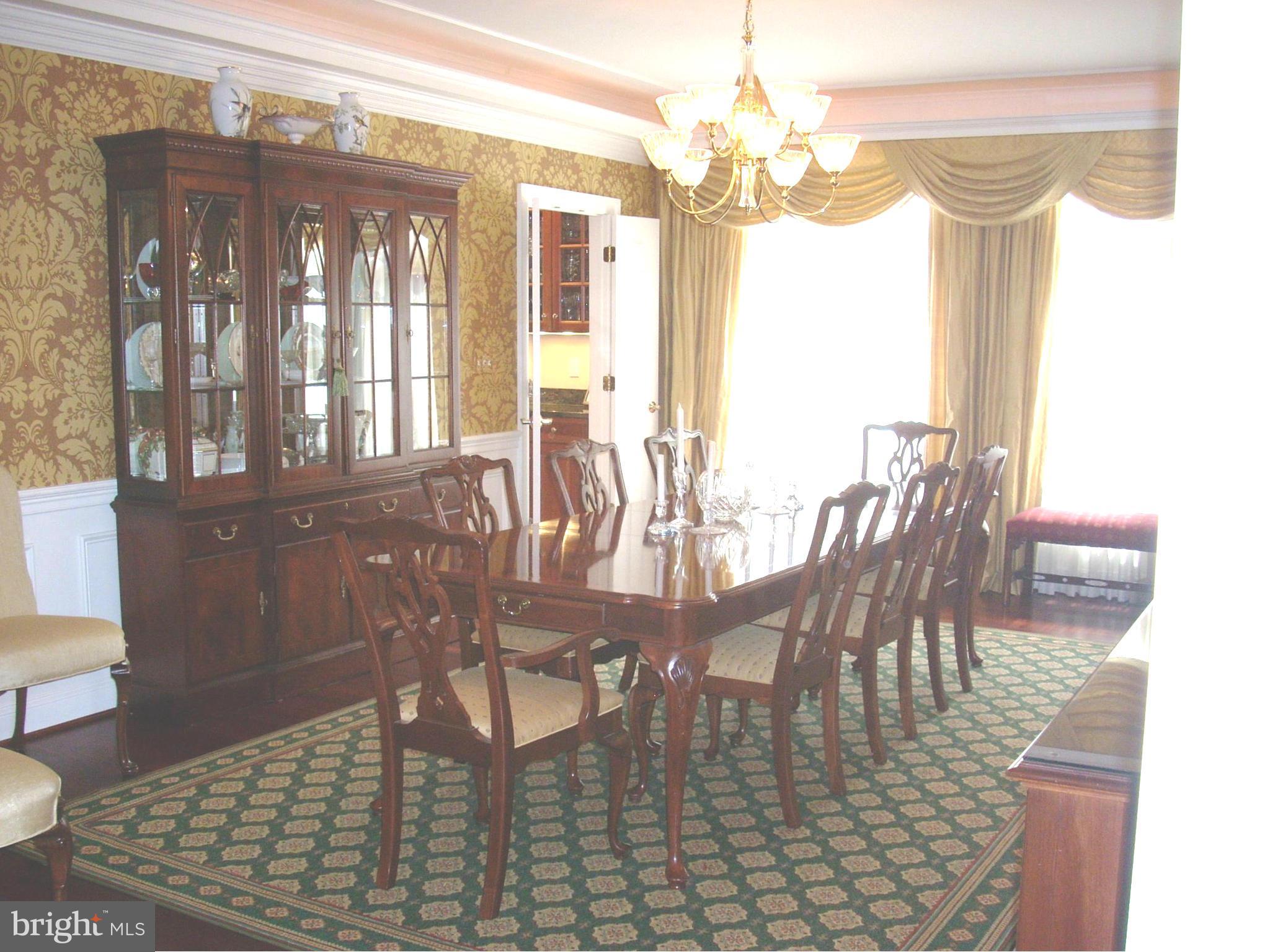 1925 South Arlington Ridge Road Arlington, VA 22202 - Photo 10 of 30 Dining room accommodates a large table