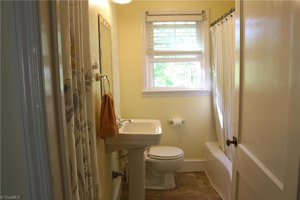 520 Polo Road Winston-Salem, NC 27106 - Photo 5 of 9 Bathroom