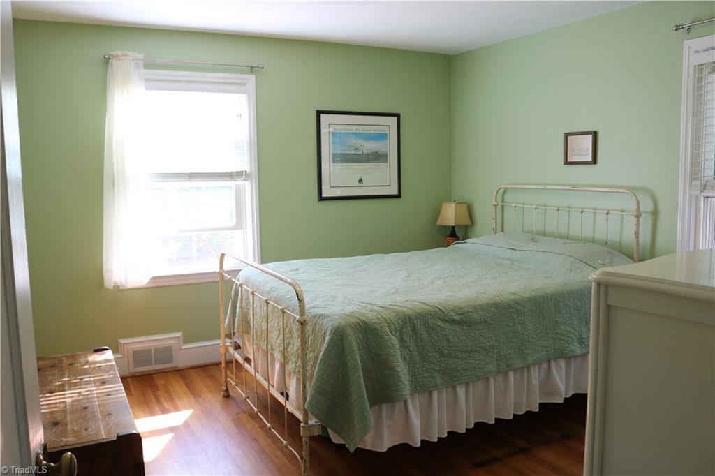 520 Polo Road Winston-Salem, NC 27106 - Photo 7 of 9 Master bedroom