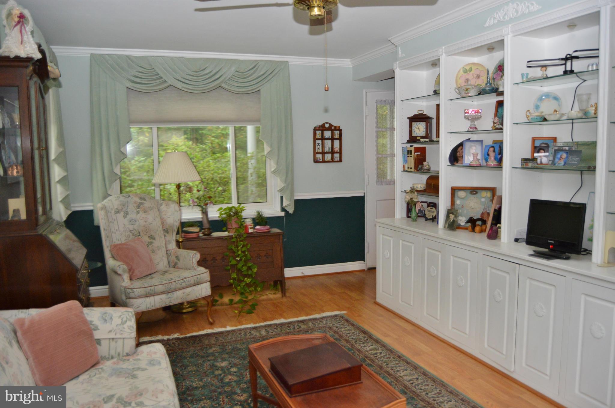 7 Hillside Road Greenbelt, MD 20770 - Photo 3 of 30 Living Room