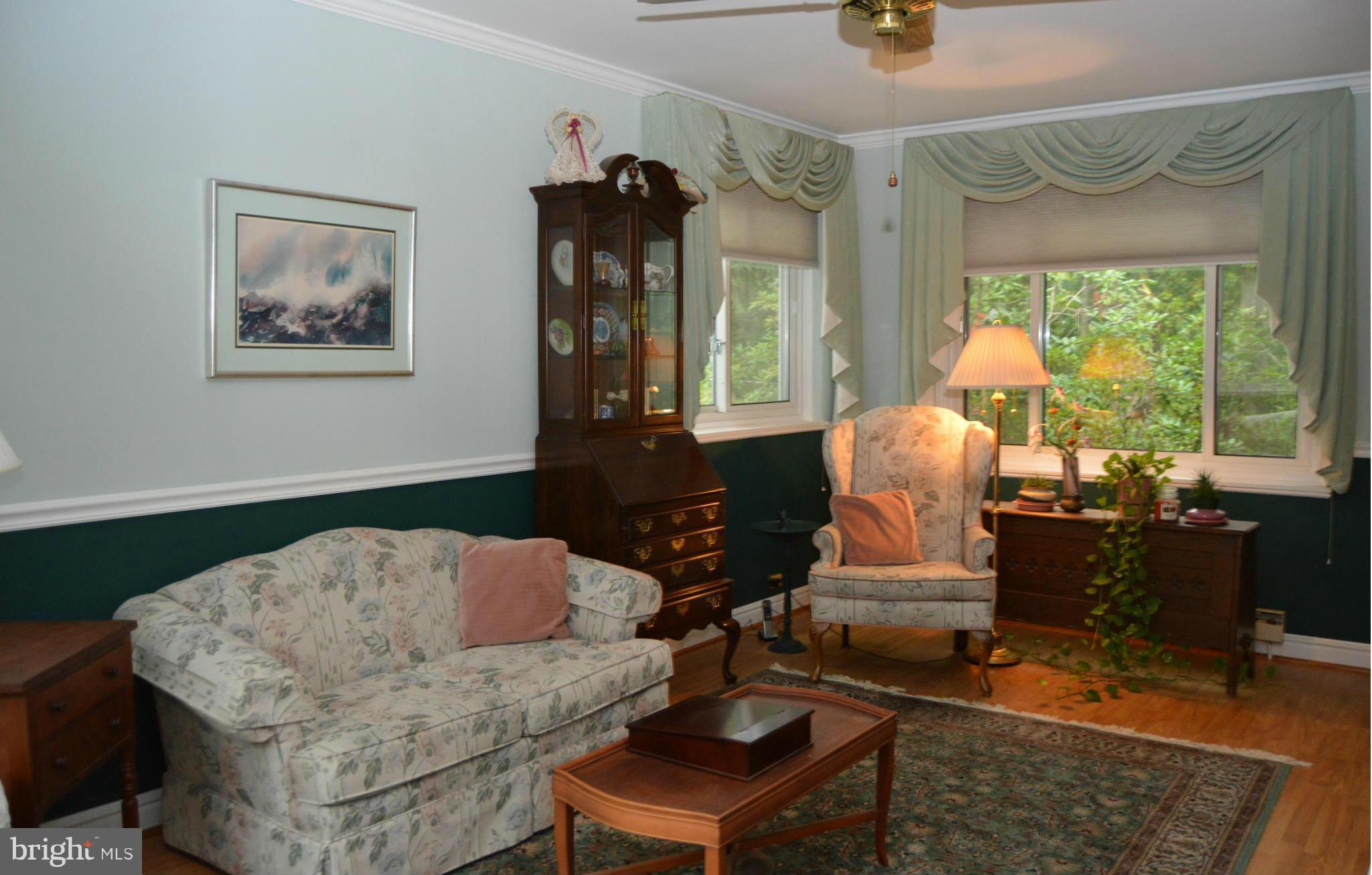 7 Hillside Road Greenbelt, MD 20770 - Photo 9 of 30 Living Room