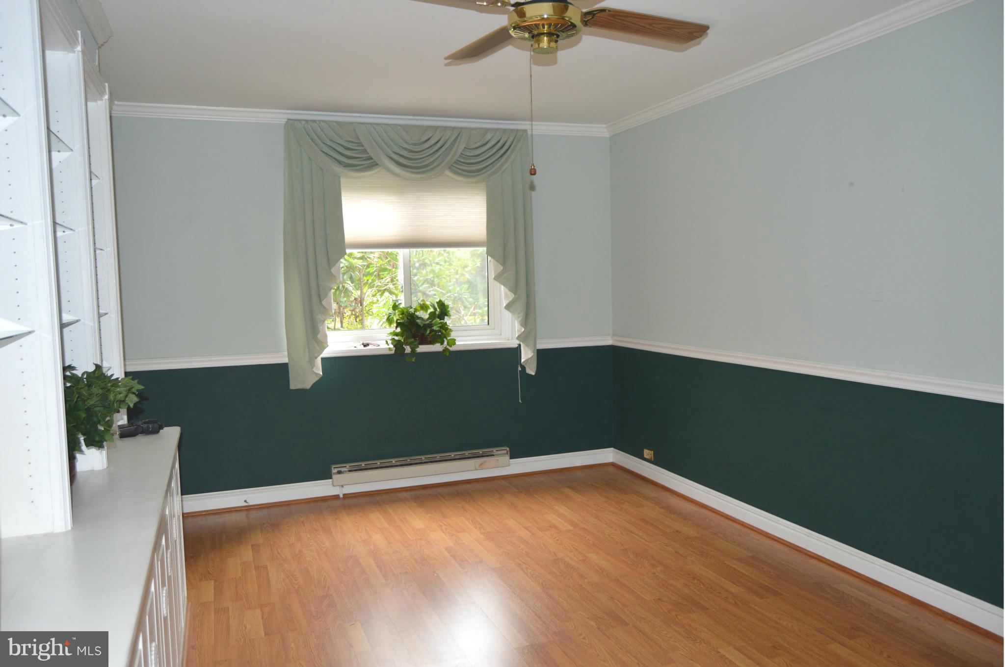 7 Hillside Road Greenbelt, MD 20770 - Photo 10 of 30 Living Room