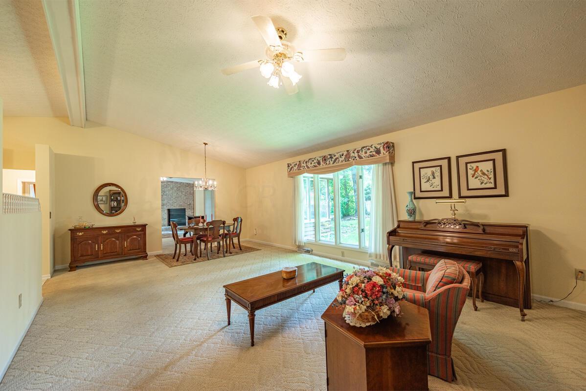 6340 Bale Kenyon Road Lewis Center, OH 43035 - Photo 5 of 41 Vaulted ceiling great room