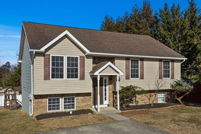 $449,000 | 1734 Amherst Court, Harrisonburg, VA 22801