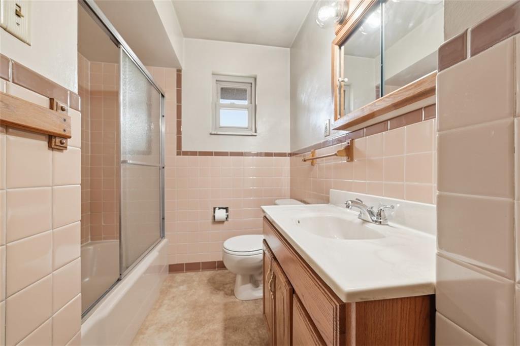 42 Lee Avenue Washington, PA 15301 - Photo 23 of 48 a bathroom with a sink toilet and shower