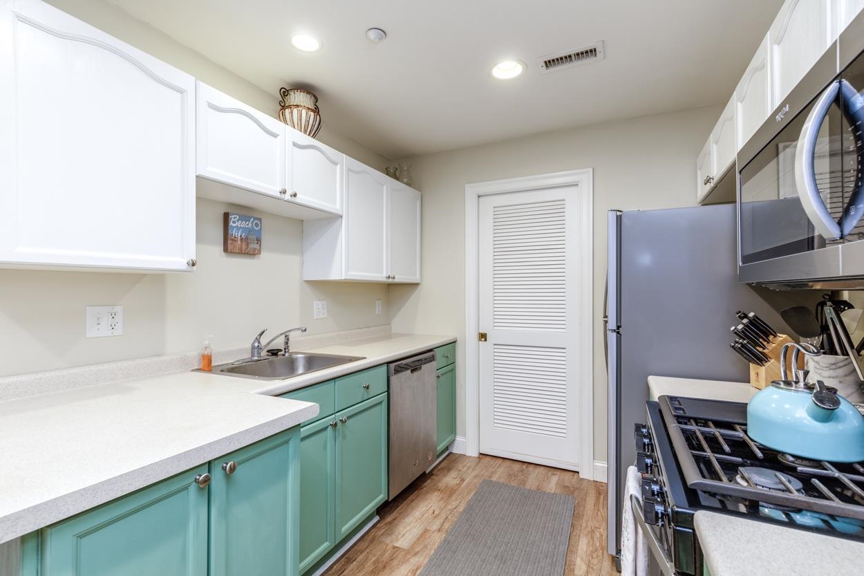 1 Maple Ridge Drive, Unit 101 Merrimack, NH 03054 - Photo 11 of 38