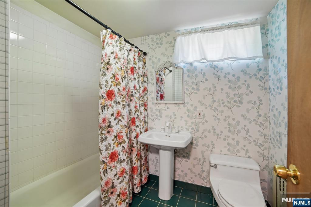 157 Sussex Road Tenafly, NJ 07670 - Photo 34 of 50