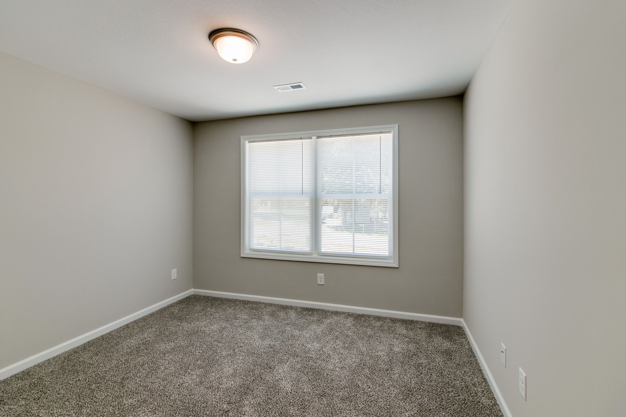 947 Center Road, Unit B Clarksville, TN 37042 - Photo 20 of 24 an empty room with a window