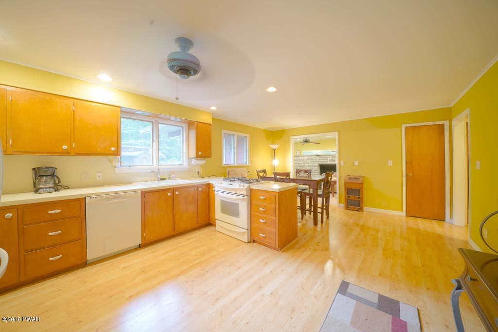 101 Sunny Side Road Tafton, PA 18464 - Photo 3 of 21 Kitchen