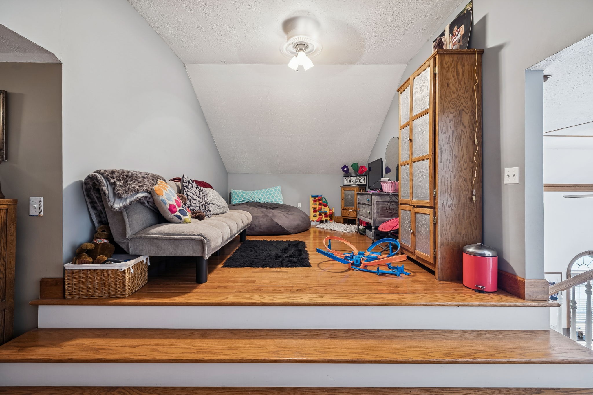 389 Trace Creek Road Red Boiling Springs, TN 37150 - Photo 39 of 57 a living room with furniture flowerpot and a rug