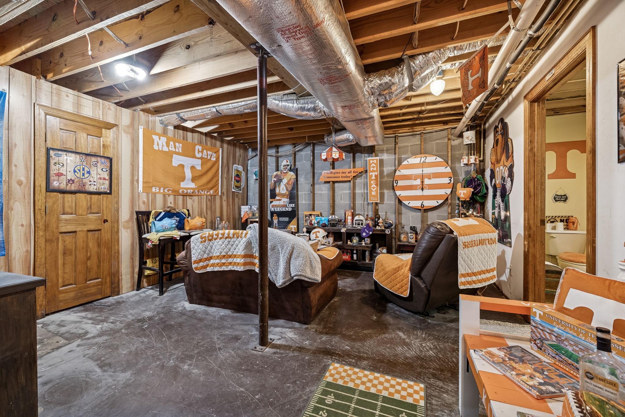 389 Trace Creek Road Red Boiling Springs, TN 37150 - Photo 46 of 57 a living room with furniture and a window