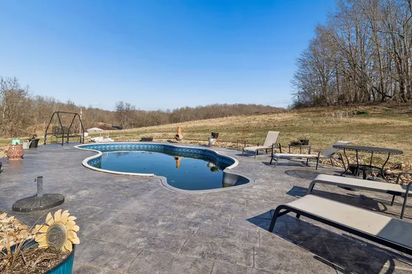 $549,900 | 389 Trace Creek Road, Red Boiling Springs, TN 37150