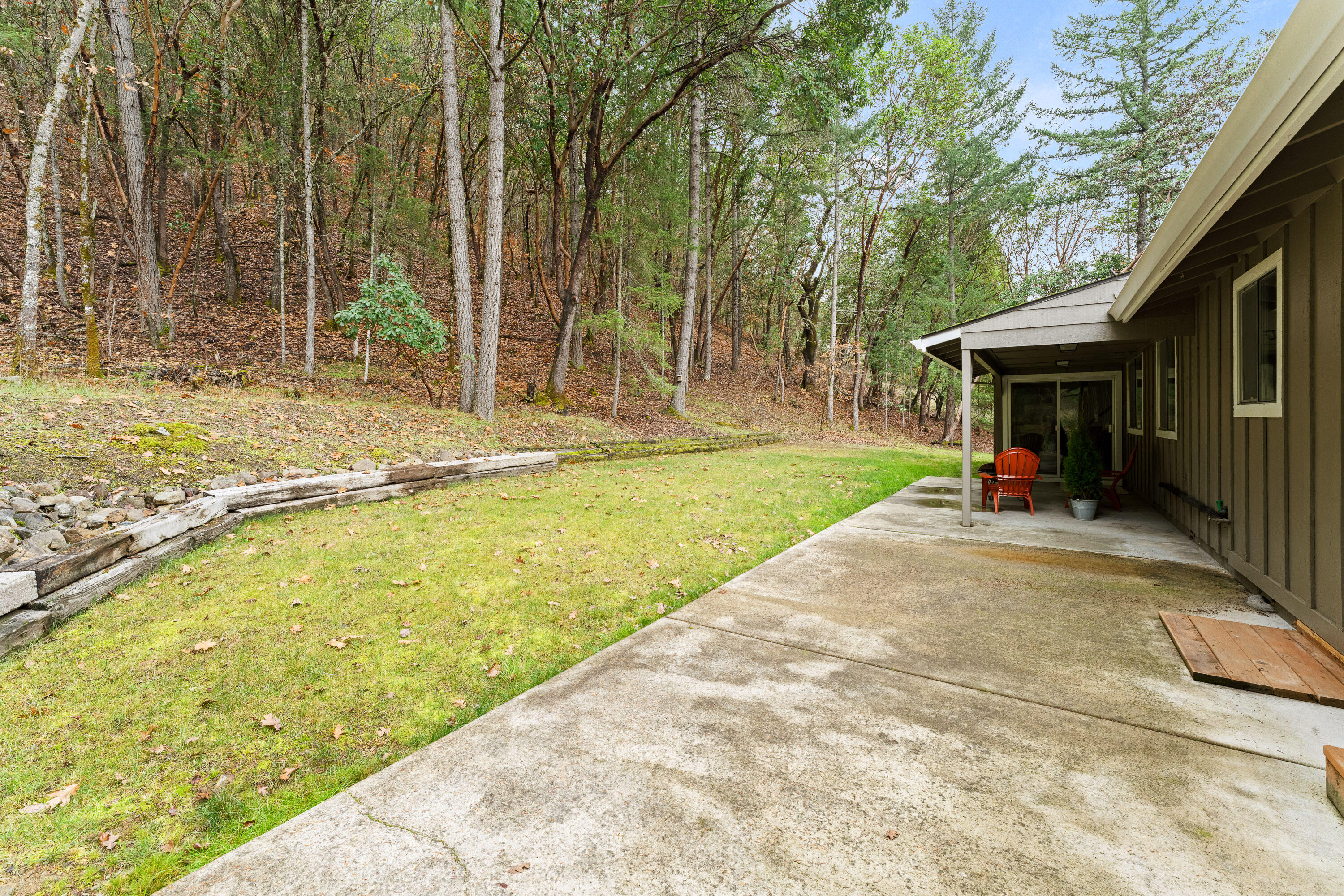 1357 Summit Loop Grants Pass, OR 97527 - Photo 17 of 24 EXT (7 of 13)