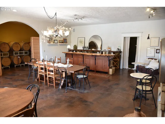 $1,350,000 | 8500 Hopewell Road Northwest, Salem, OR 97304