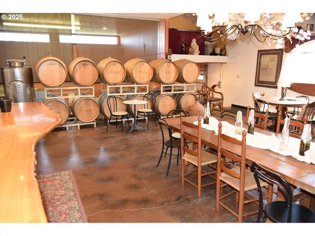 $1,350,000 | 8500 Hopewell Road Northwest, Salem, OR 97304