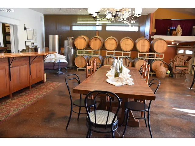 $1,350,000 | 8500 Hopewell Road Northwest, Salem, OR 97304