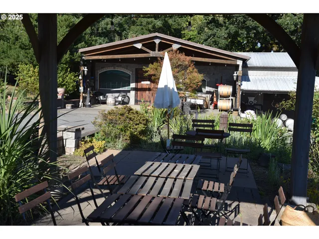 $1,350,000 | 8500 Hopewell Road Northwest, Salem, OR 97304