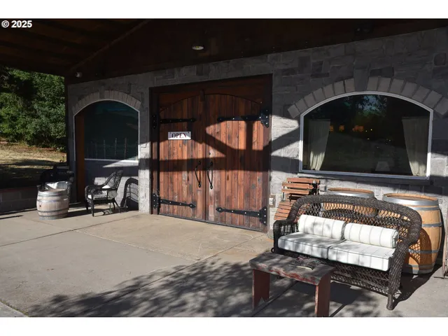 $1,350,000 | 8500 Hopewell Road Northwest, Salem, OR 97304