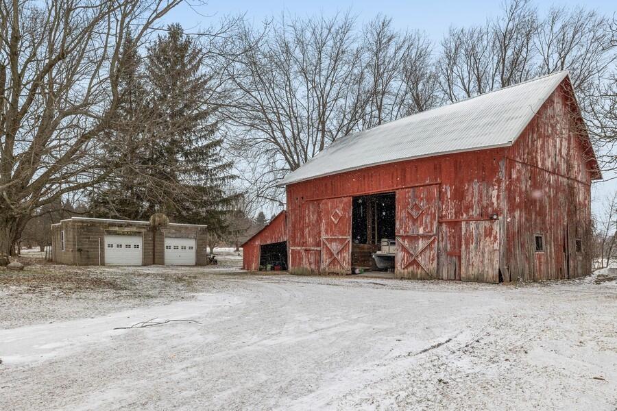 8259 Hagar Shore Road Watervliet, MI 49098 - Photo 15 of 17 15_8259HagarShoresRd_77_Barn_LowRes
