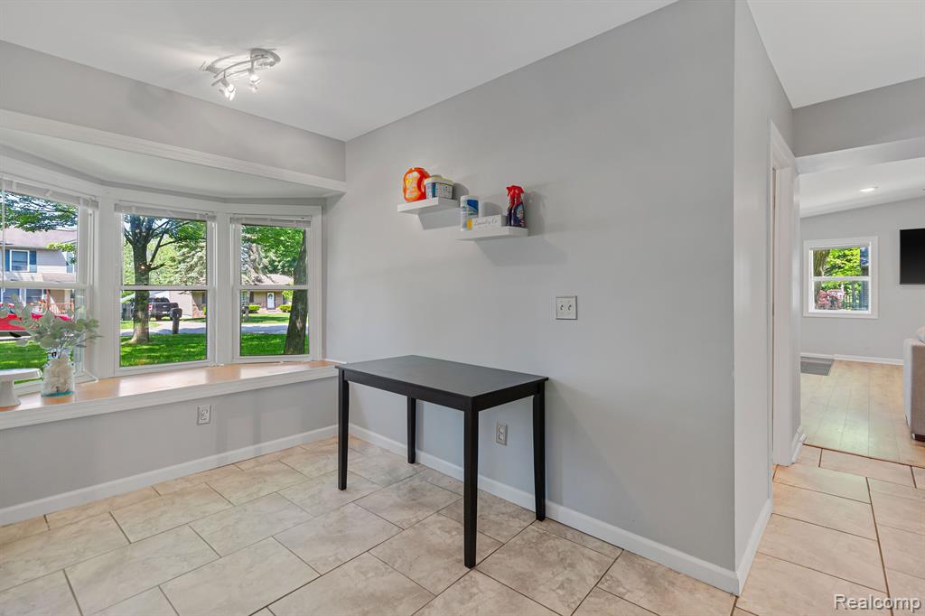 2685 Simpson Drive Rochester Hills, MI 48309 - Photo 16 of 29