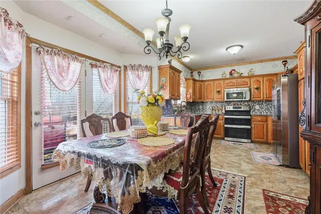 $414,950 | 4407 Southwest Briarbrook Drive, Lee's Summit, MO 64082