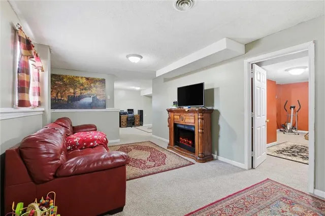 $414,950 | 4407 Southwest Briarbrook Drive, Lee's Summit, MO 64082