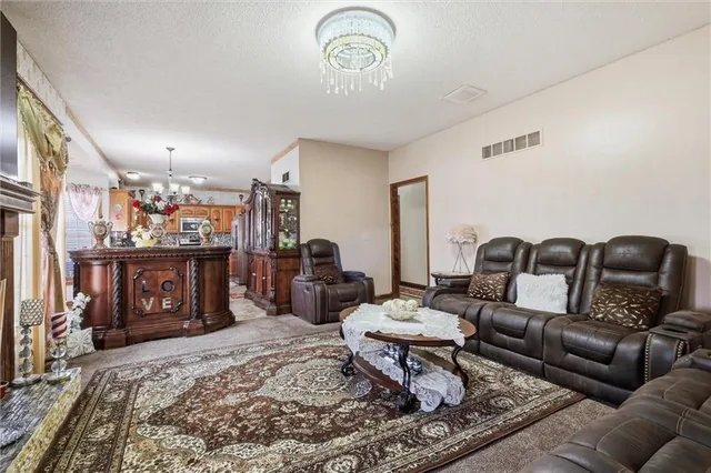 $414,950 | 4407 Southwest Briarbrook Drive, Lee's Summit, MO 64082