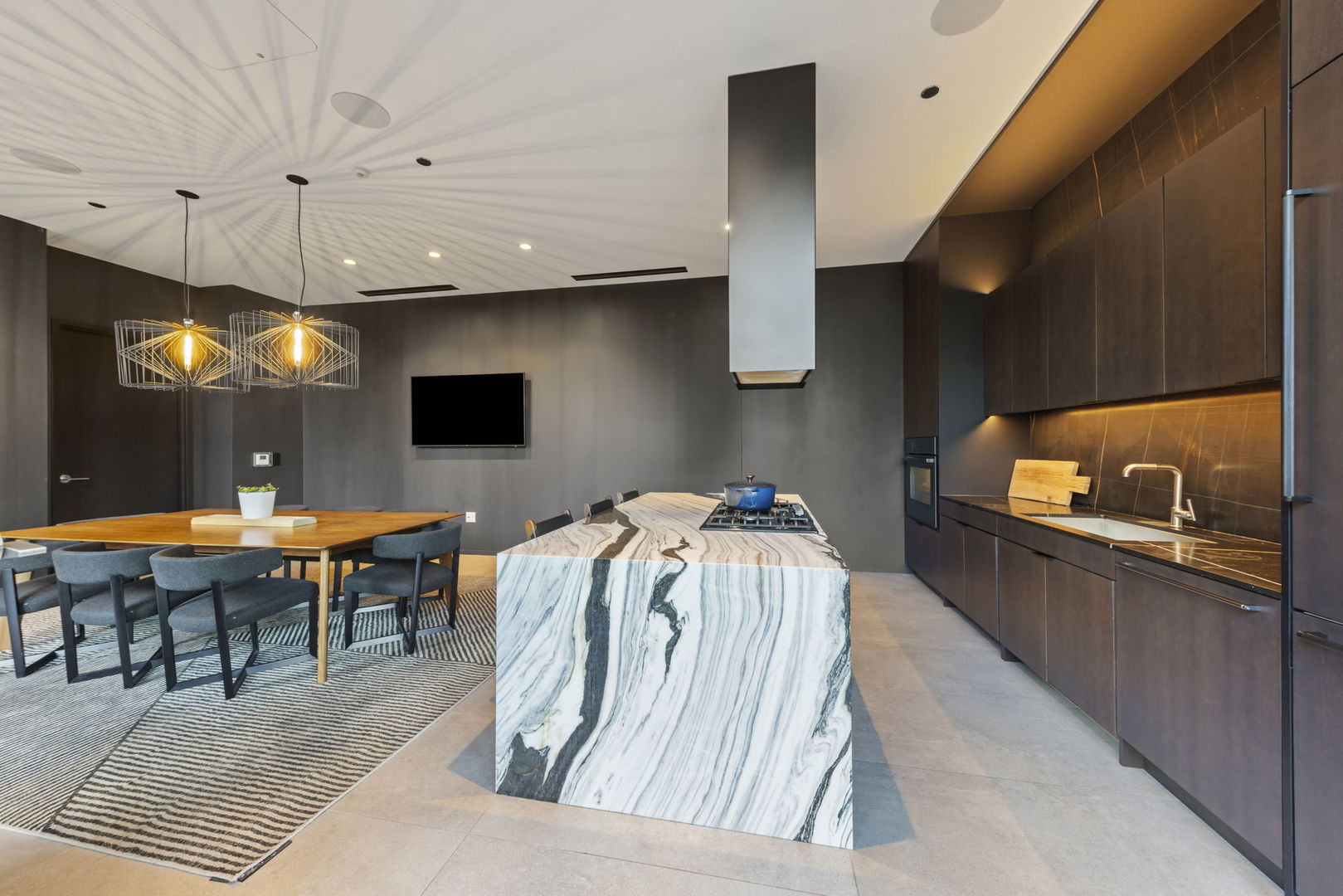 234 West Polk Street, Unit 2610 Chicago, IL 60605 - Photo 23 of 36 a living room with furniture a flat screen tv and kitchen view