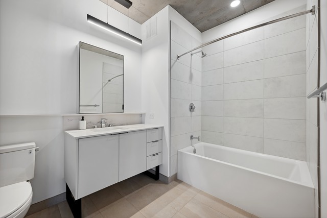 234 West Polk Street, Unit 2610 Chicago, IL 60605 - Photo 6 of 36 a bathroom with a bathtub shower sink mirror and toilet
