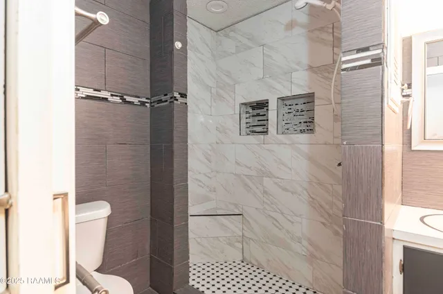 $1,800 | Undisclosed Address, Lafayette, LA 70503