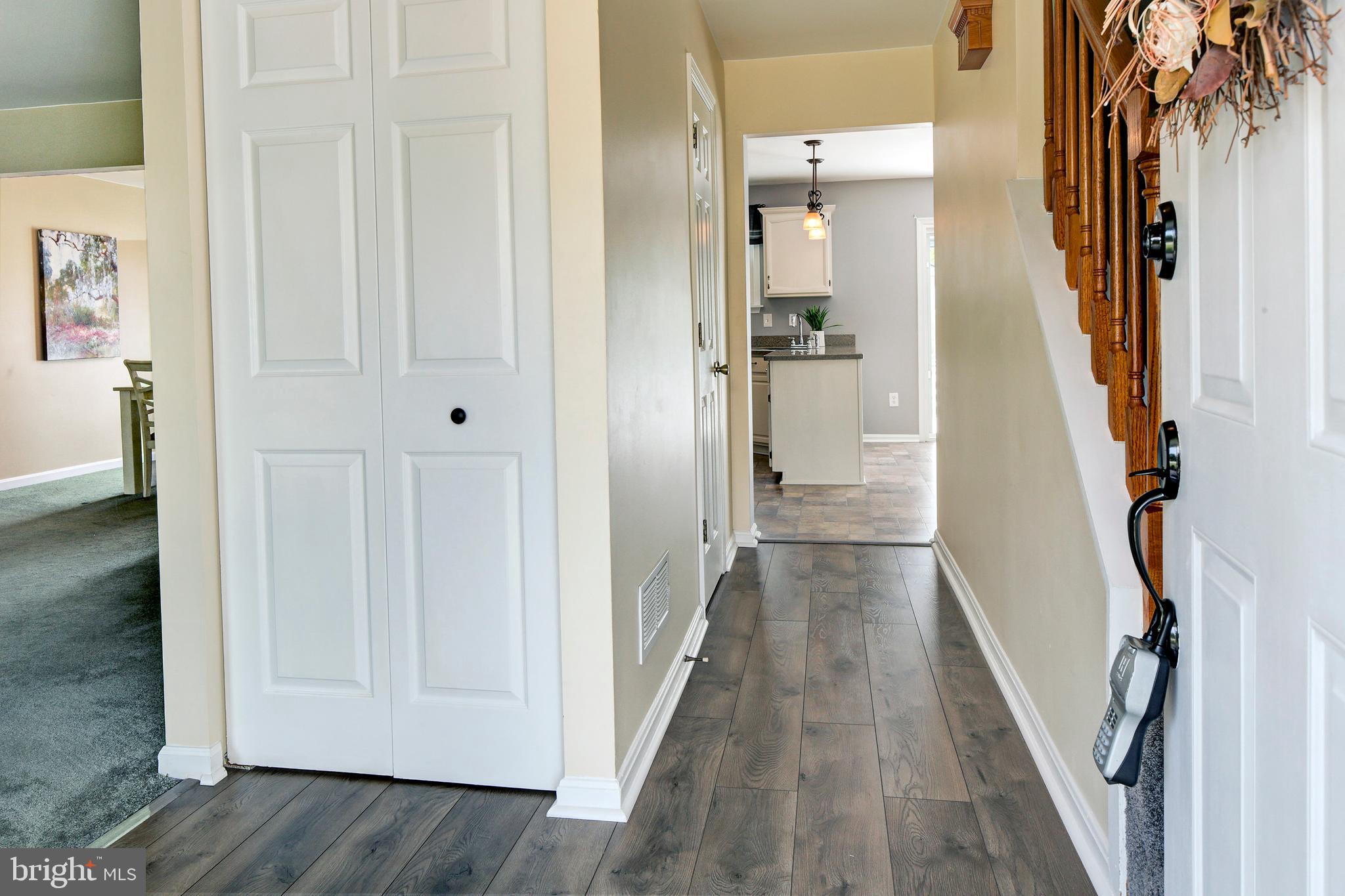 8444 Spring Road Pasadena, MD 21122 - Photo 3 of 33 Foyer