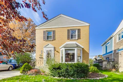 $949,000 | 4222 North Claremont Avenue, Chicago, IL 60618