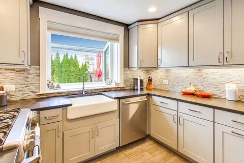 $949,000 | 4222 North Claremont Avenue, Chicago, IL 60618