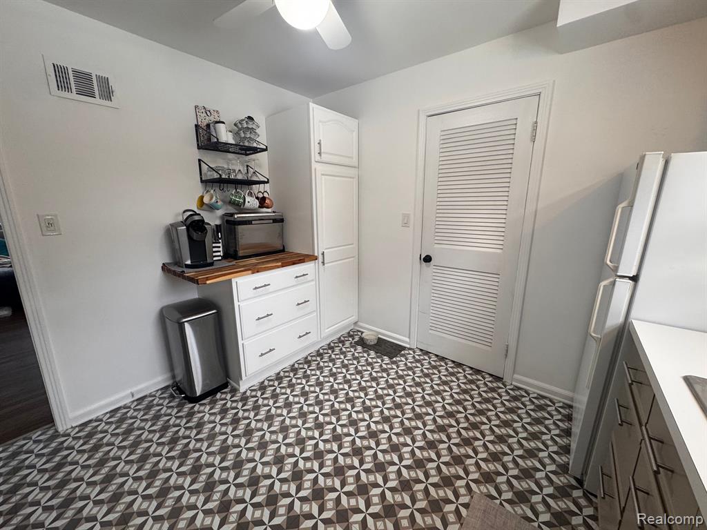 2898 Yorkshire Road Birmingham, MI 48009 - Photo 13 of 24