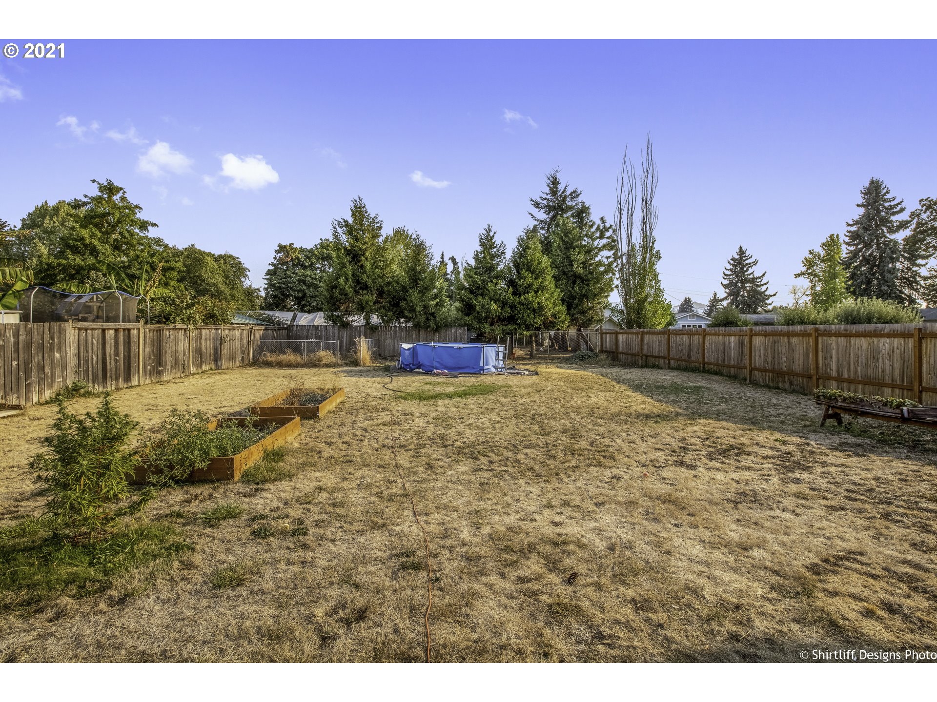 5181 D Street Springfield, OR 97478 - Photo 14 of 16 a backyard of a house with lots of green space