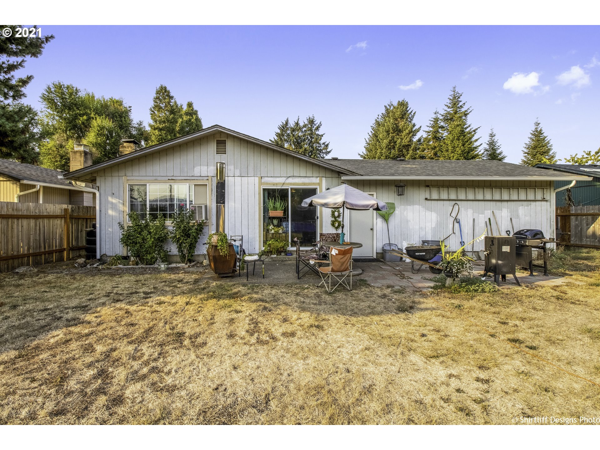 5181 D Street Springfield, OR 97478 - Photo 16 of 16 a view of a house with backyard