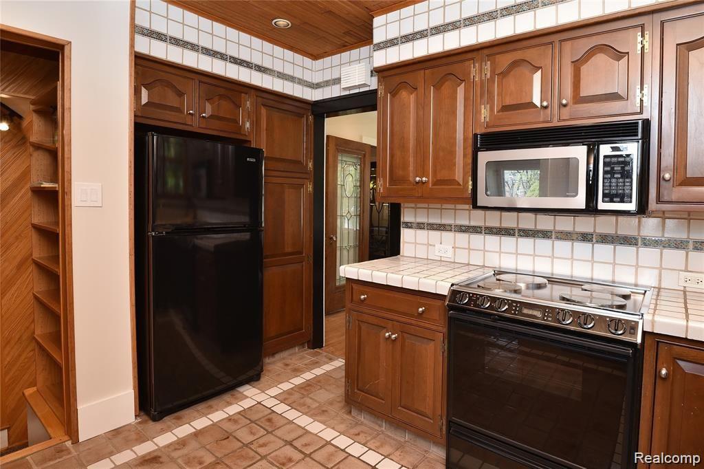 26764 York Road Huntington Woods, MI 48070 - Photo 19 of 45