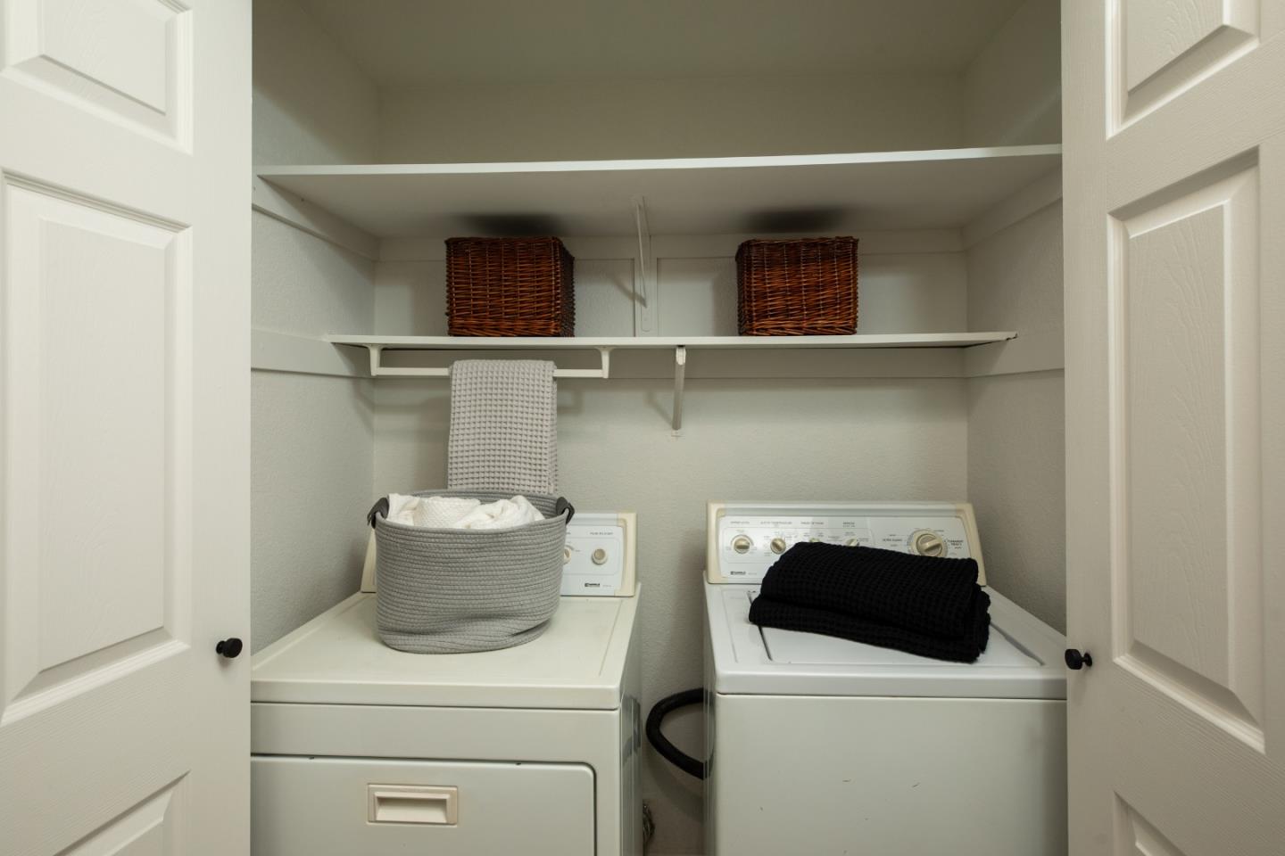 40 Cherryton Lane San Jose, CA 95136 - Photo 11 of 27 a utility room with dryer and washer